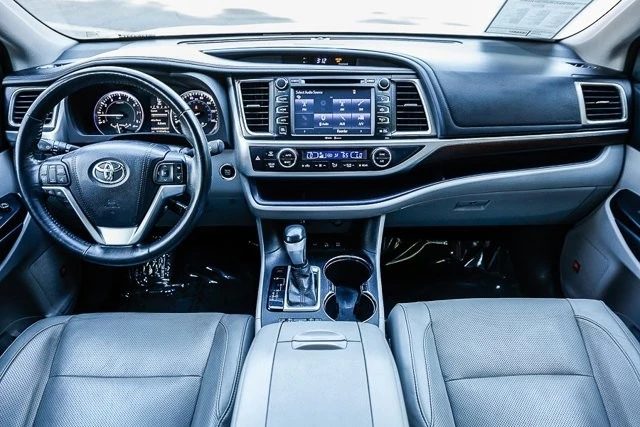 2015 Toyota Highlander - Image 10 of 12