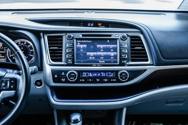 2015 Toyota Highlander - Image 11 of 12