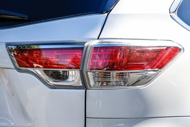 2015 Toyota Highlander - Image 8 of 12