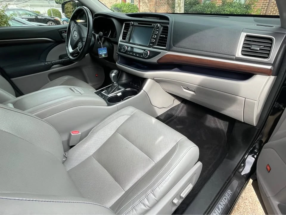 2015 Toyota Highlander - Image 7 of 9