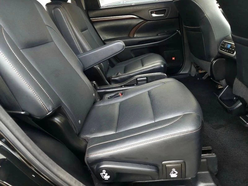 2015 Toyota Highlander - Image 9 of 12