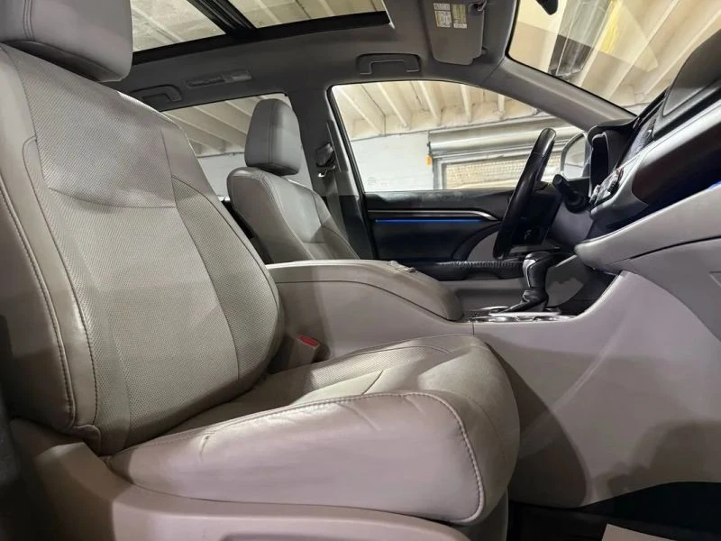 2015 Toyota Highlander - Image 10 of 12