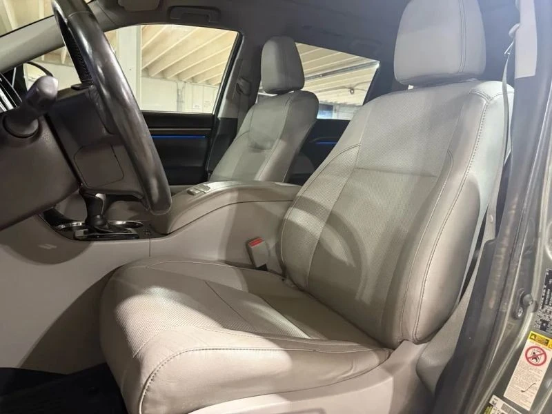 2015 Toyota Highlander - Image 9 of 12