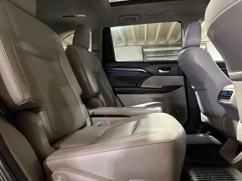 2015 Toyota Highlander - Image 11 of 12