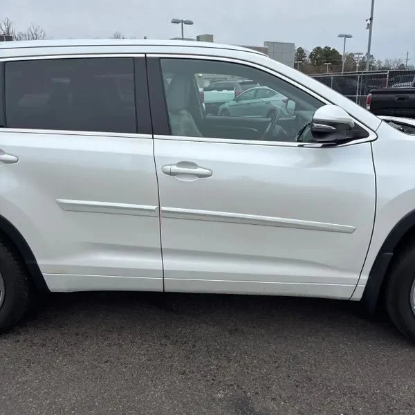 2015 Toyota Highlander - Image 11 of 12