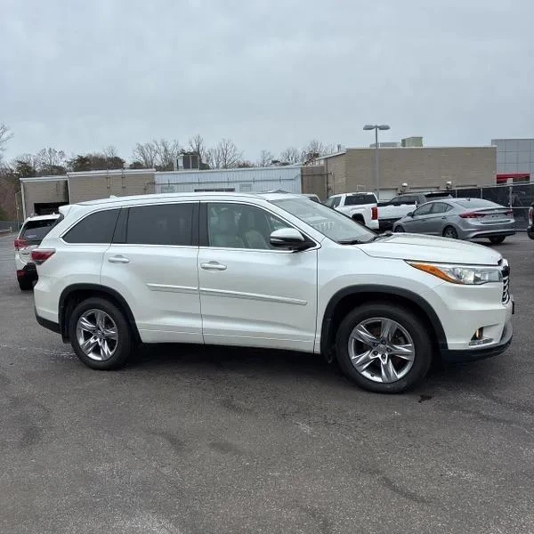 2015 Toyota Highlander - Image 10 of 12