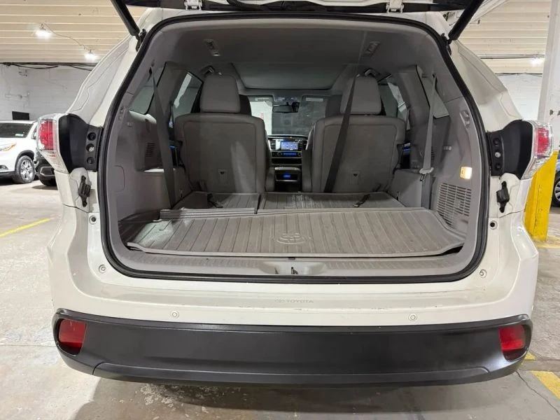 2015 Toyota Highlander - Image 8 of 12