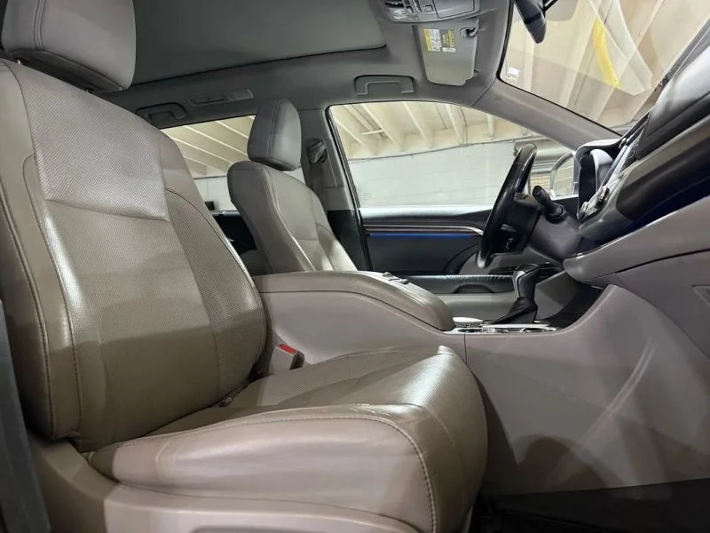 2015 Toyota Highlander - Image 11 of 12