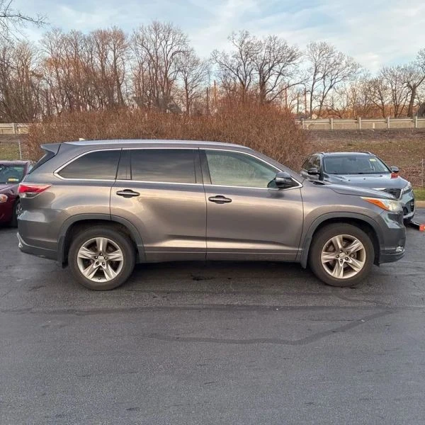 2015 Toyota Highlander - Image 10 of 12