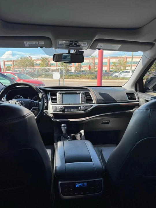 2015 Toyota Highlander - Image 14 of 20