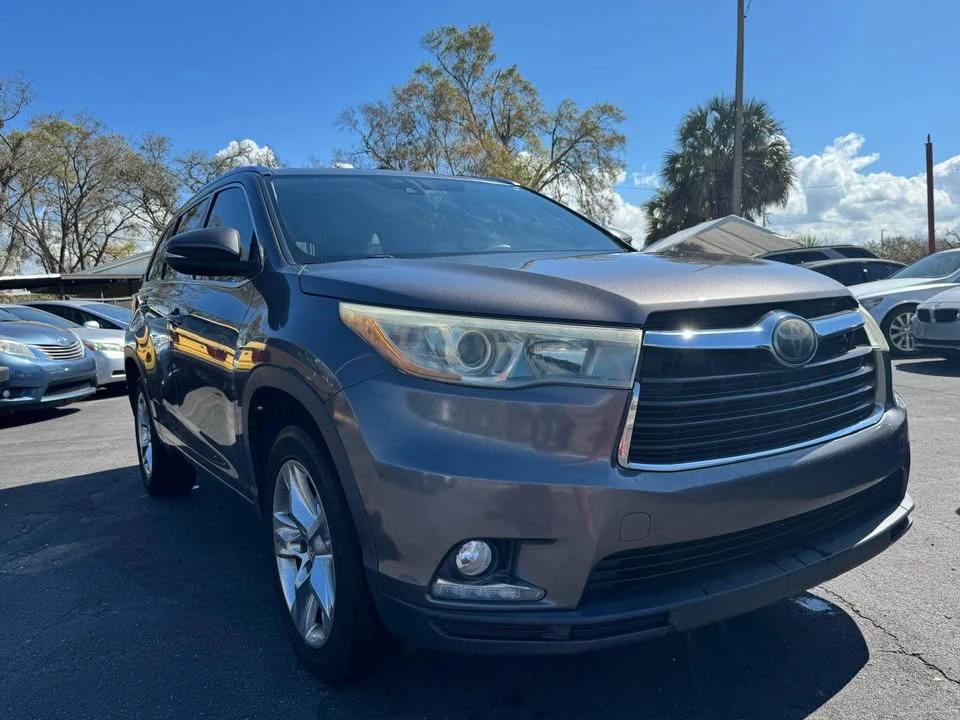 2015 Toyota Highlander - Image 2 of 20