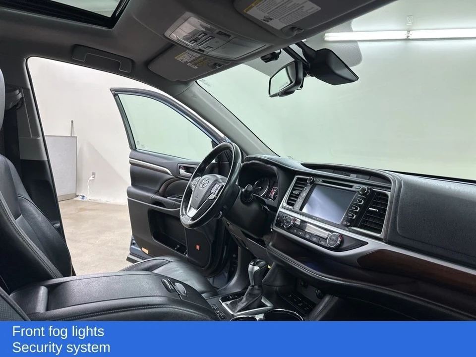 2015 Toyota Highlander - Image 19 of 21