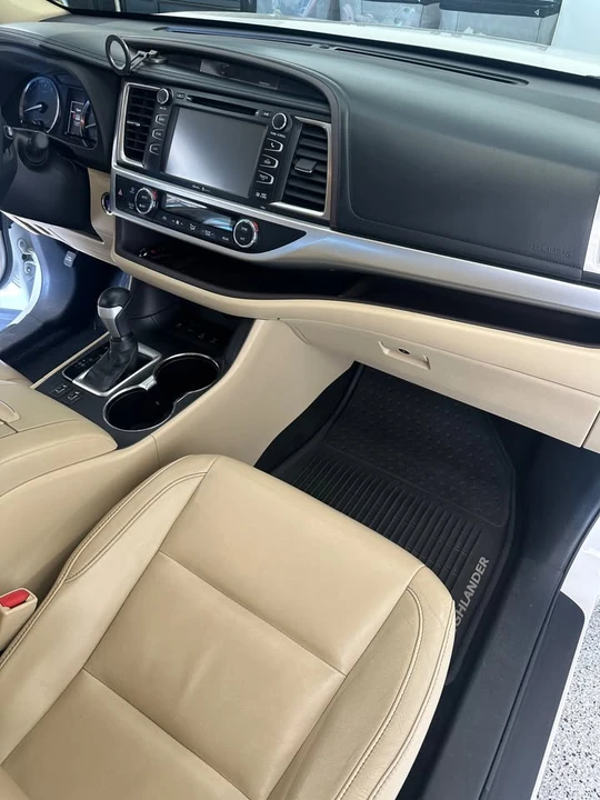 2015 Toyota Highlander - Image 8 of 13