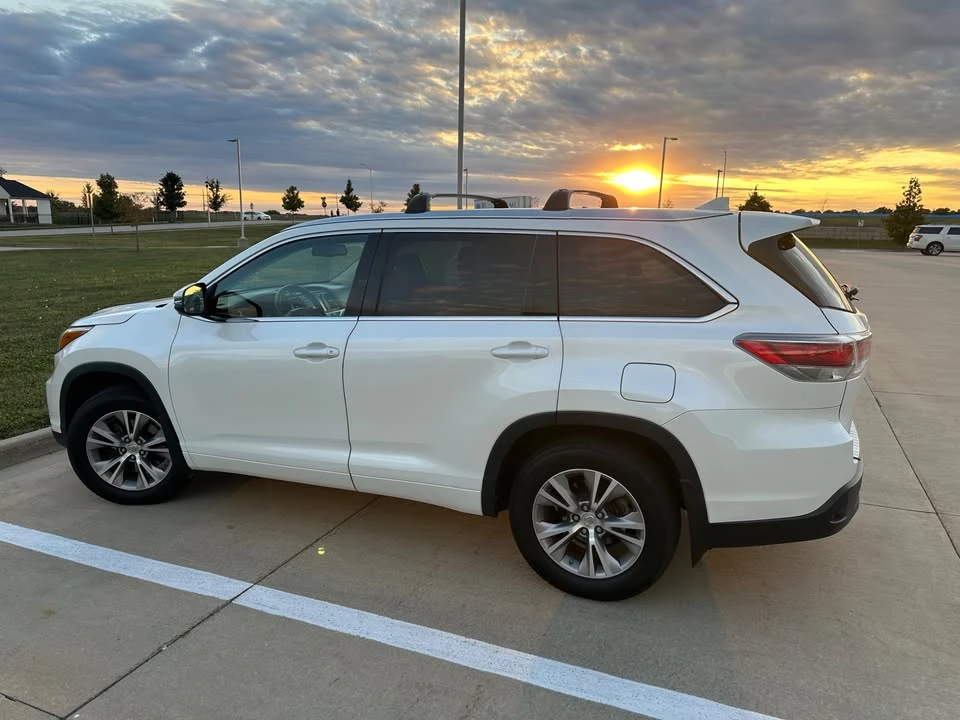 2015 Toyota Highlander - Image 2 of 13