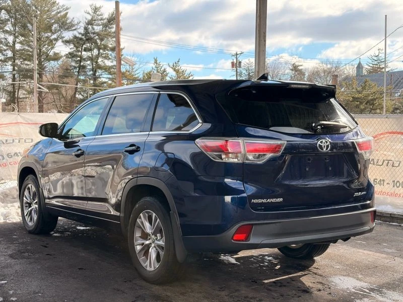 2015 Toyota Highlander - Image 9 of 12