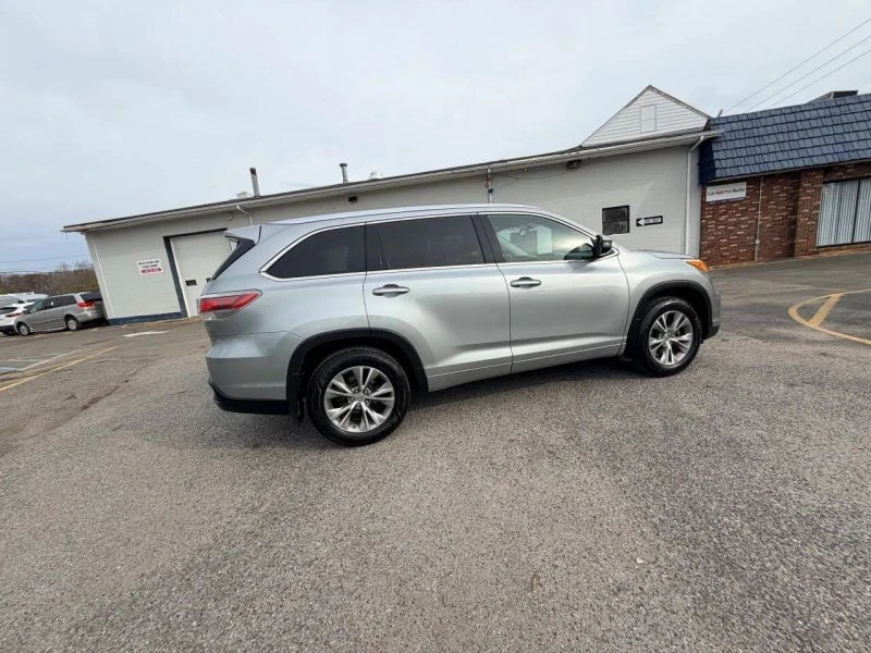 2015 Toyota Highlander - Image 9 of 12