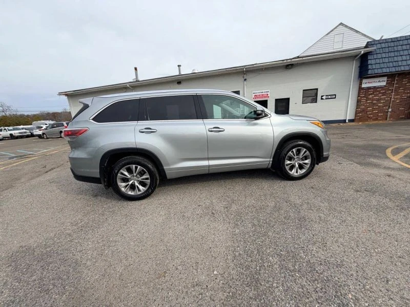 2015 Toyota Highlander - Image 8 of 12