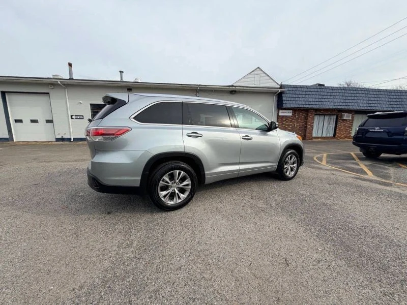 2015 Toyota Highlander - Image 10 of 12