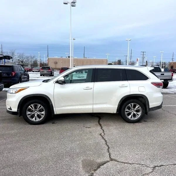 2015 Toyota Highlander - Image 2 of 12