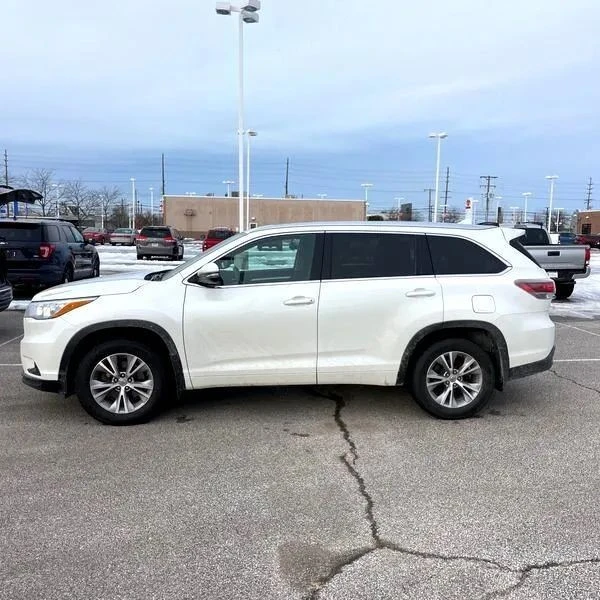 2015 Toyota Highlander - Image 2 of 12