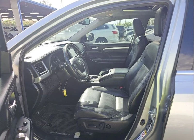 2015 Toyota Highlander - Image 6 of 9