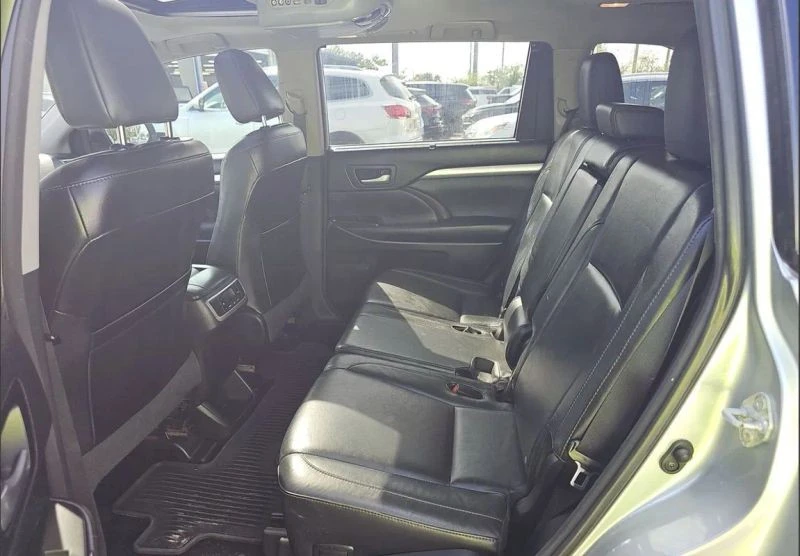 2015 Toyota Highlander - Image 7 of 9