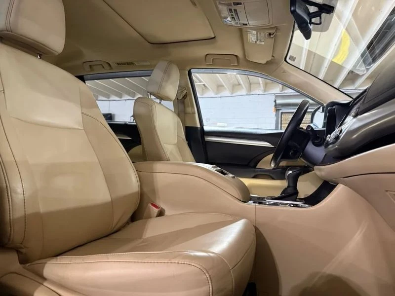 2015 Toyota Highlander - Image 9 of 12