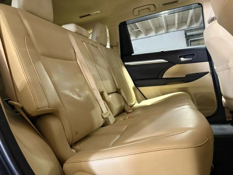 2015 Toyota Highlander - Image 10 of 12