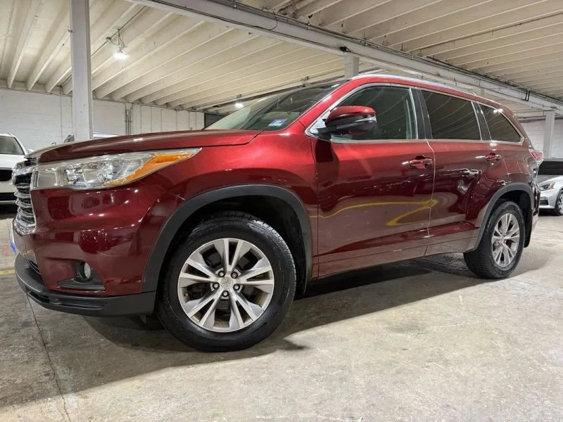 2015 Toyota Highlander - Image 2 of 12