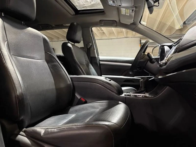 2015 Toyota Highlander - Image 10 of 12