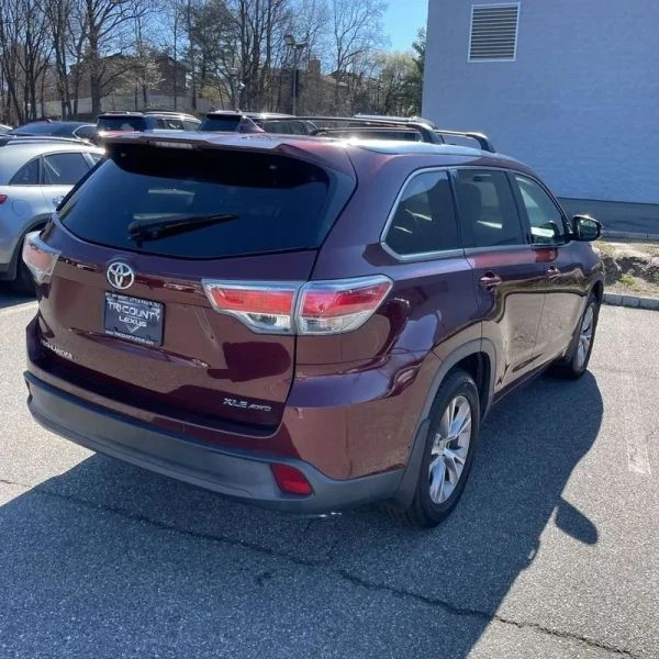 2015 Toyota Highlander - Image 8 of 12