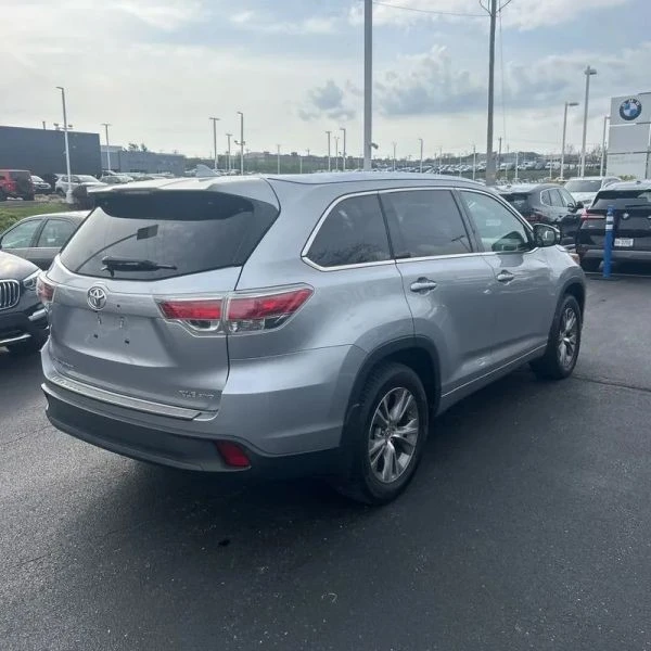 2015 Toyota Highlander - Image 8 of 12