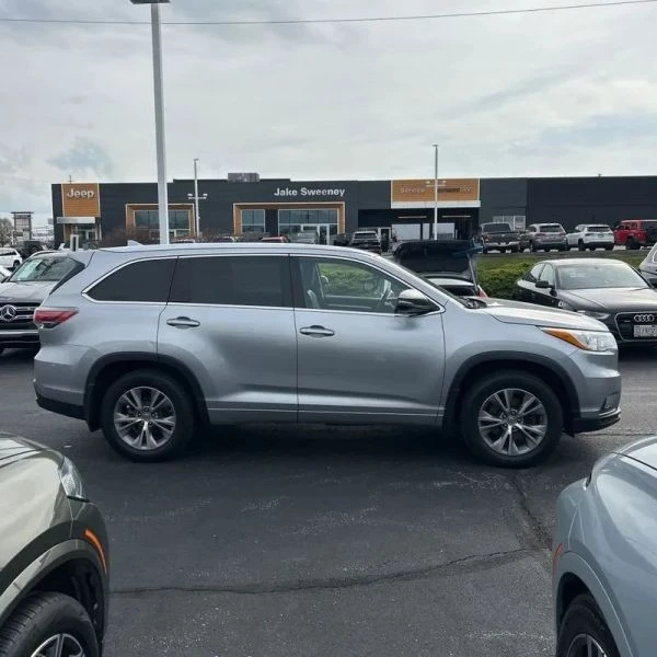 2015 Toyota Highlander - Image 10 of 12