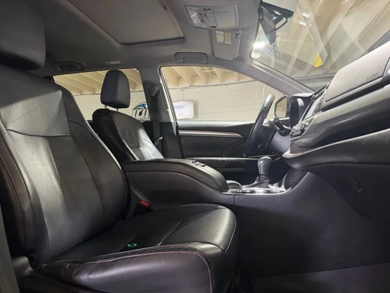 2015 Toyota Highlander - Image 10 of 12