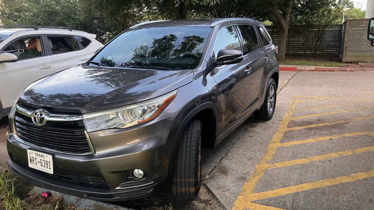 2015 Toyota Highlander - Image 11 of 21