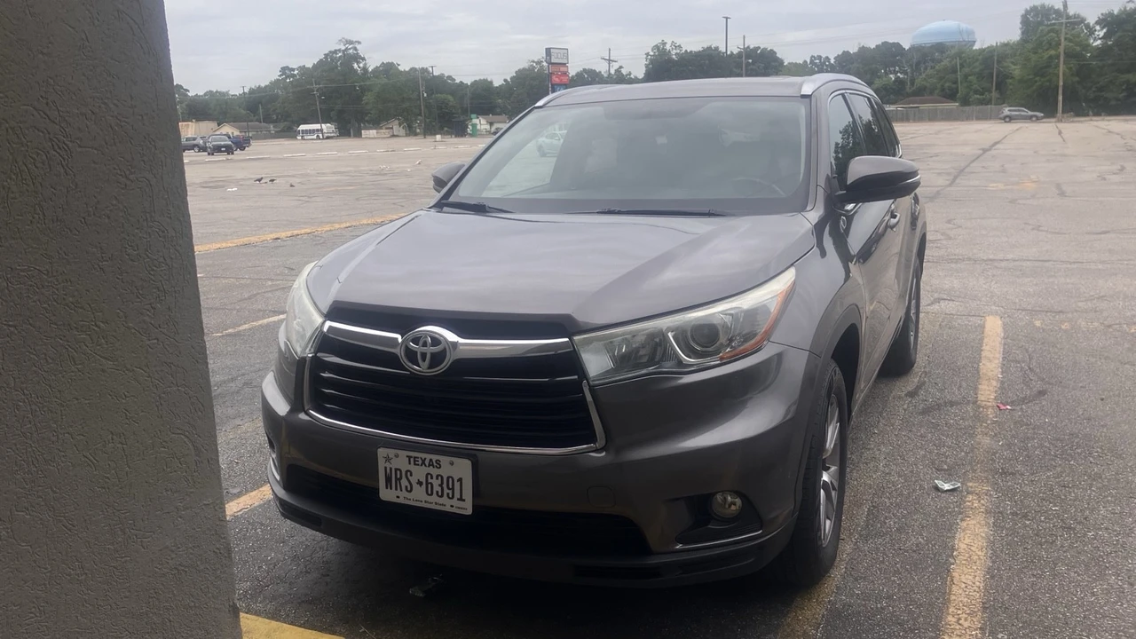 2015 Toyota Highlander - Image 10 of 21