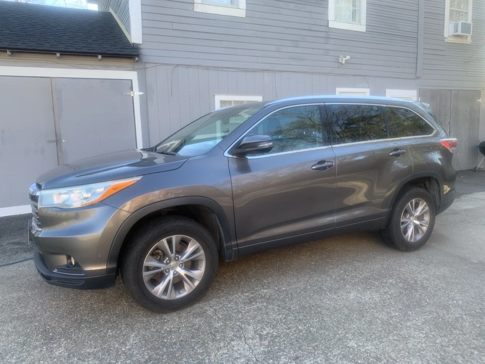2015 Toyota Highlander - Image 2 of 21