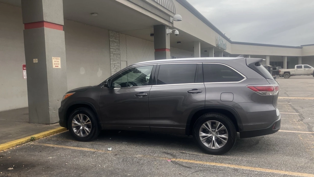 2015 Toyota Highlander - Image 5 of 21