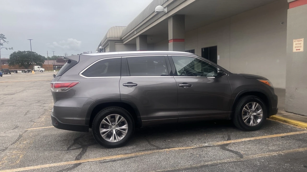 2015 Toyota Highlander - Image 6 of 21