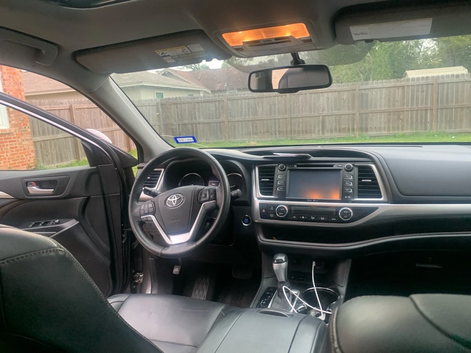 2015 Toyota Highlander - Image 14 of 21