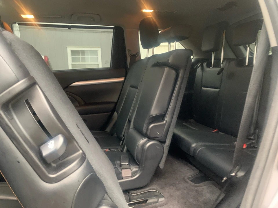 2015 Toyota Highlander - Image 20 of 21