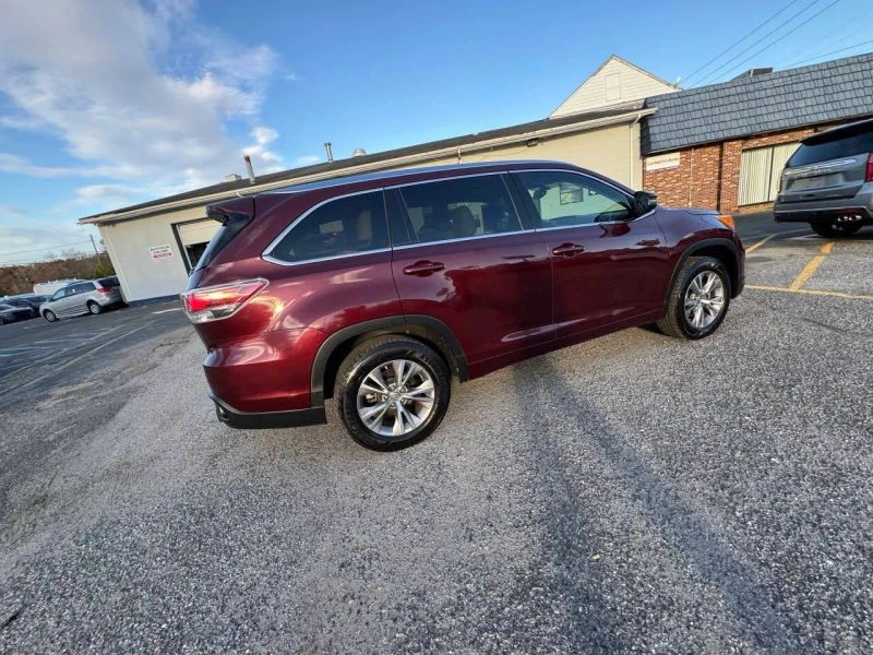 2015 Toyota Highlander - Image 9 of 12
