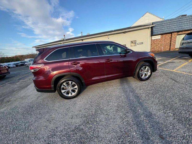 2015 Toyota Highlander - Image 8 of 12