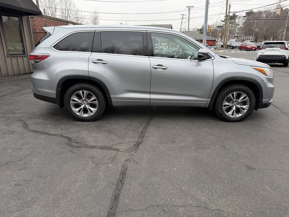 2015 Toyota Highlander - Image 12 of 21