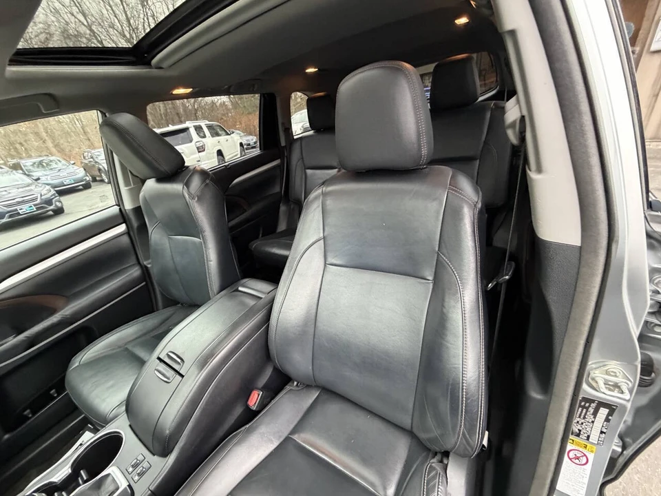 2015 Toyota Highlander - Image 16 of 21