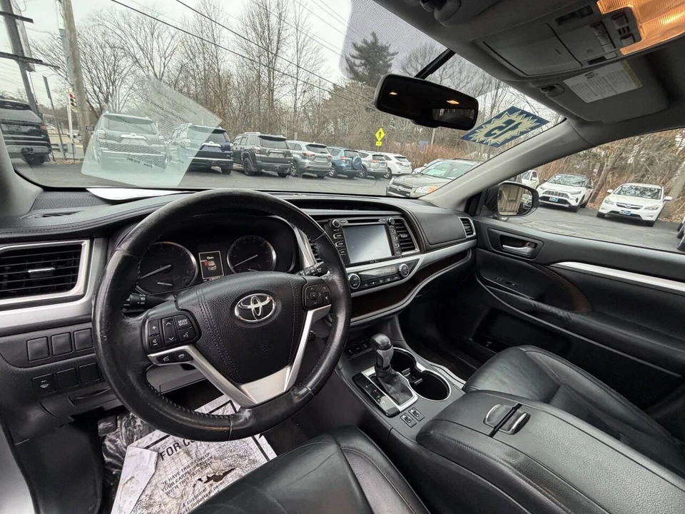 2015 Toyota Highlander - Image 18 of 21