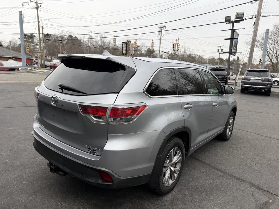 2015 Toyota Highlander - Image 11 of 21