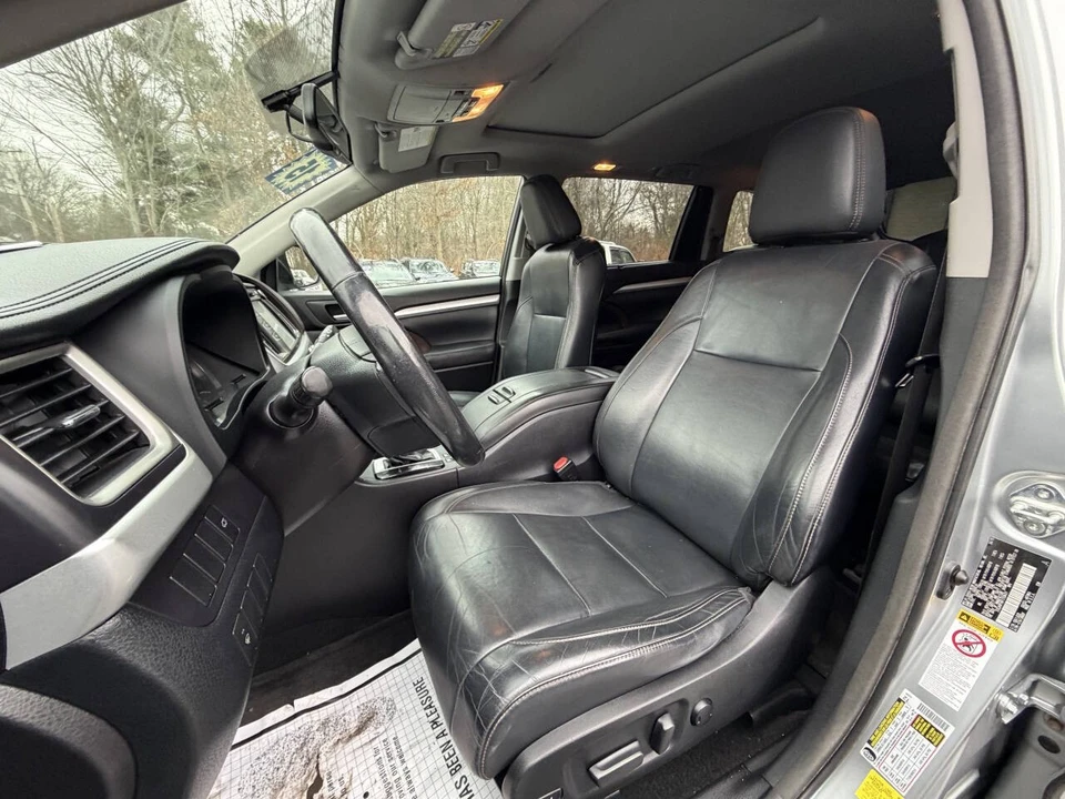2015 Toyota Highlander - Image 14 of 21