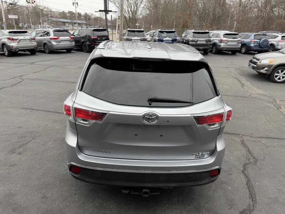 2015 Toyota Highlander - Image 10 of 21
