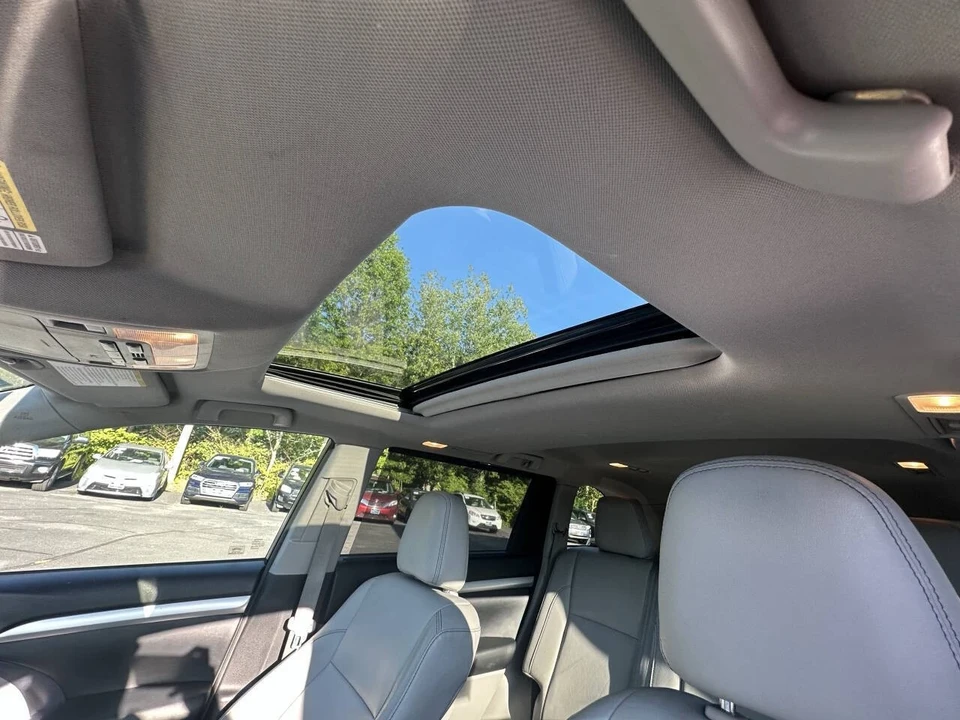 2015 Toyota Highlander - Image 11 of 21